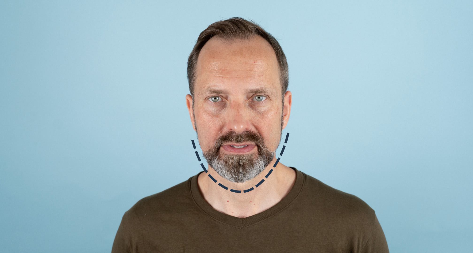 rosto com formato oval em fundo azul