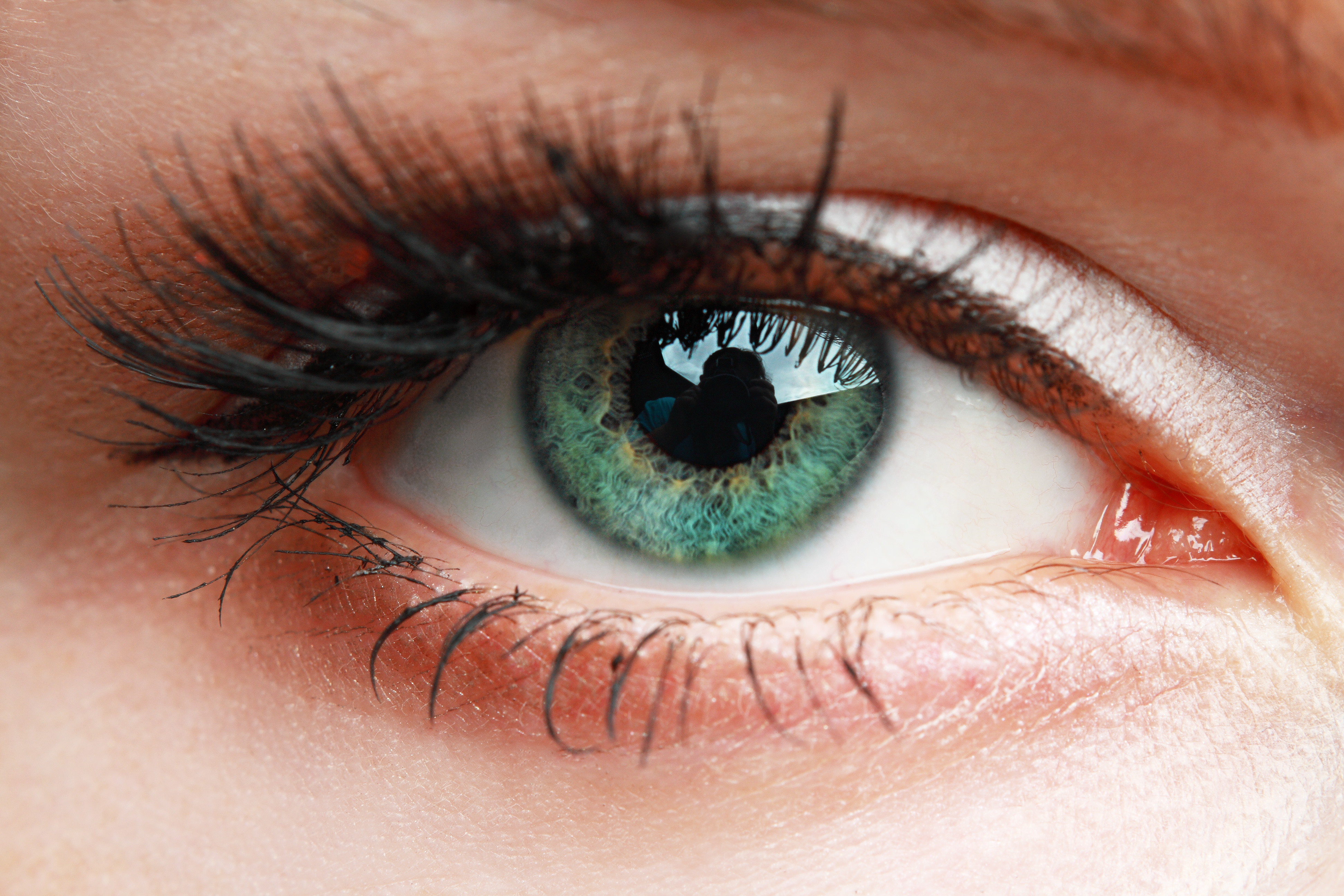 Olhos verdes e óculos de sol